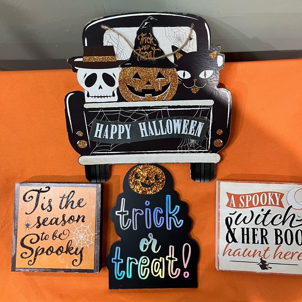 6/$25 Halloween Wall Decor Set